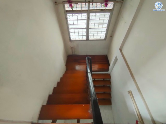 *****บ้านเดี่ยวมือสองย่านกรุงเทพฯ ม.โชคชัย4 ซอย41 เนื้อที่กว้างขวางมากถึง 62 ตร.ว. พร้อมฟังก์ชัน 5 ห้องนอน 3 ห้องน้ำ ที่จอดรถ 3 คัน บ้านสวย มีพื้นที่รอบบ้านกว้างขวาง สภาพใหม่ บนทำเลใจกลางเมือง เดินทางสะดวก  เชื่อมต่อถนนลาดพร้าว ประดิษฐ์มนูธรรม